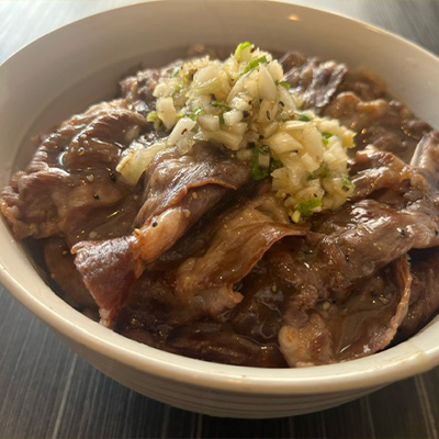 牛タン丼の画像